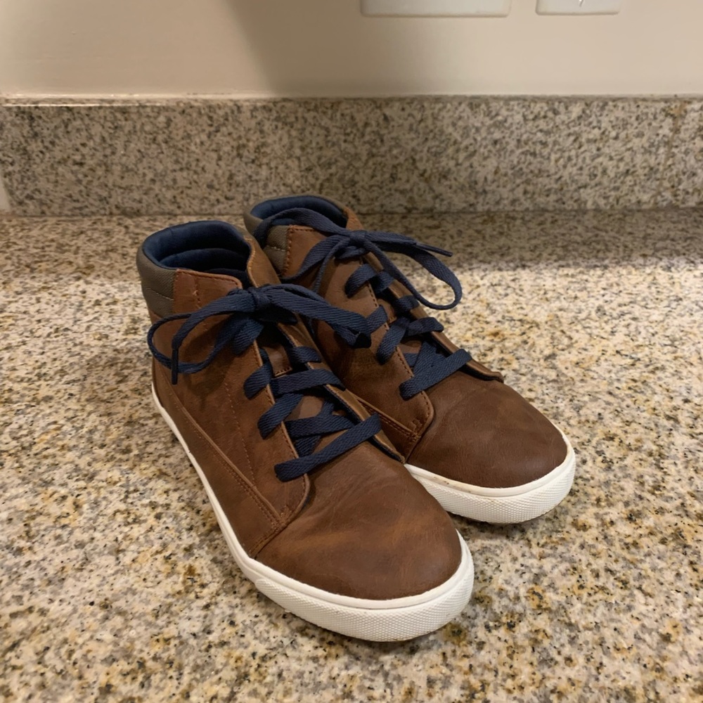 Wonder nation boys shoes, size 4
